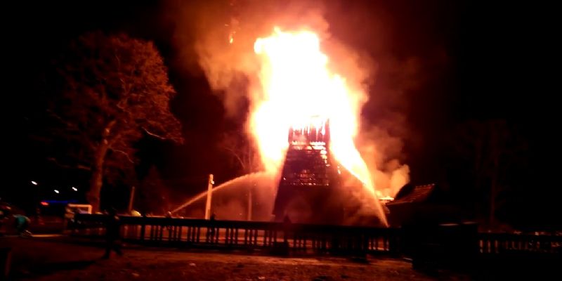 Pożar drewnianego kościoła w Libuszy 02.02.2016 