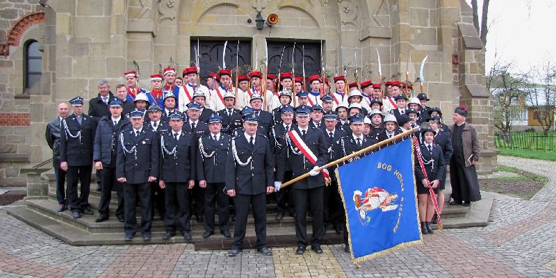 Strażacy i kosynierzy zakończyli wartę honorową przy Grobie Pańskim