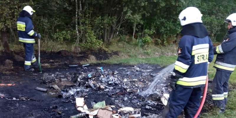 Pożar dzikiego wysypiska w Dobryni