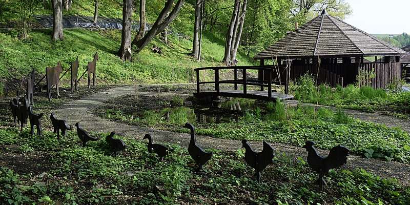 Edukacyjny park historii budownictwa ludowego i maszyn na pograniczu polsko-słowackim w Szymbarku już otwarty