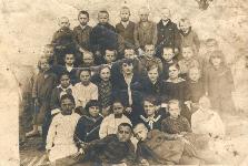 Zdjęcie dzieci uczęszczających do szkoły w Cieklinie