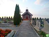 Ruszyła budowa alejek na cmentarzu parafialnym w Cieklinie